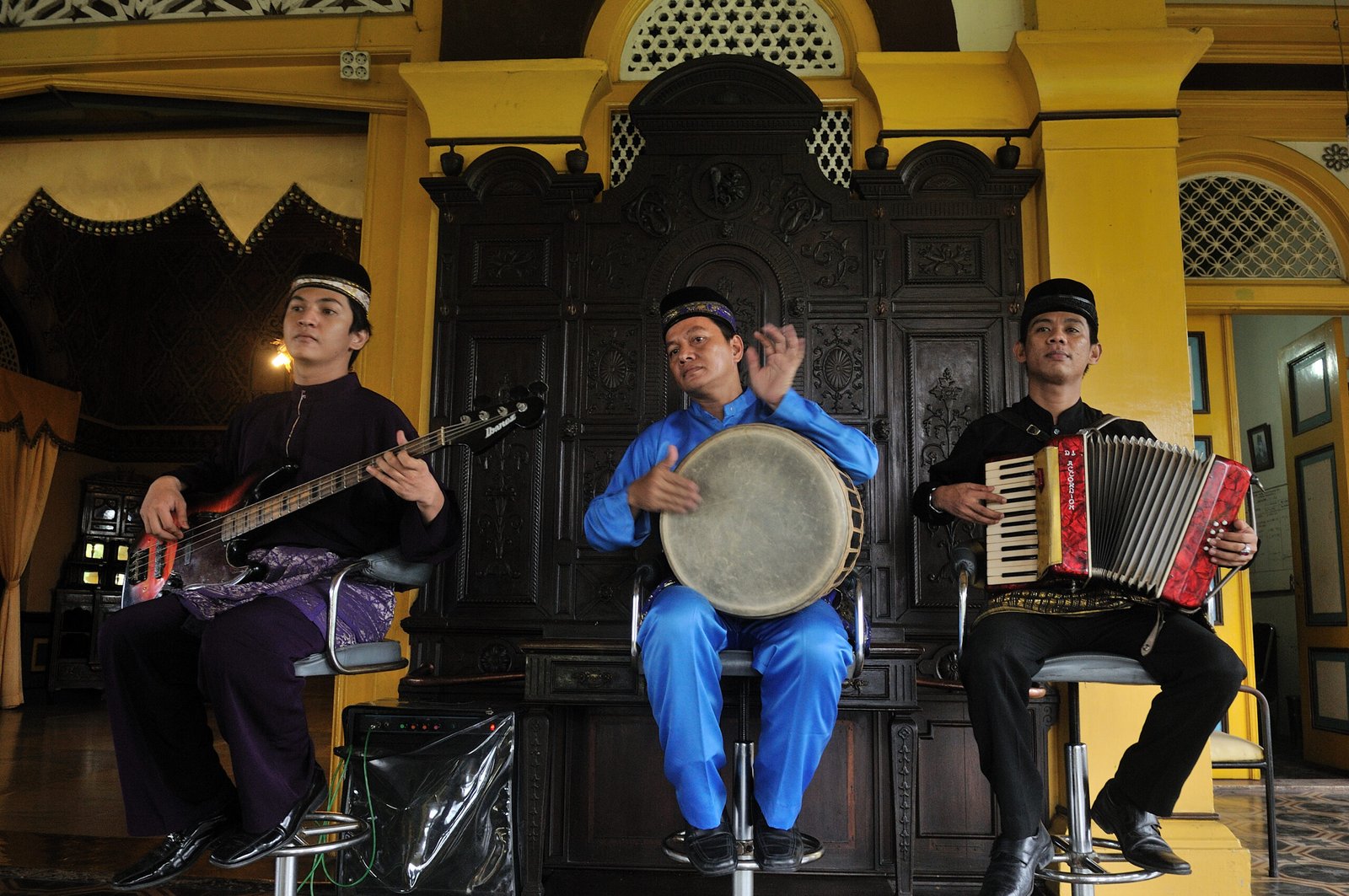 Medan,,Indonesia,-,April,2012,:,Group,Of,Men,Wearing