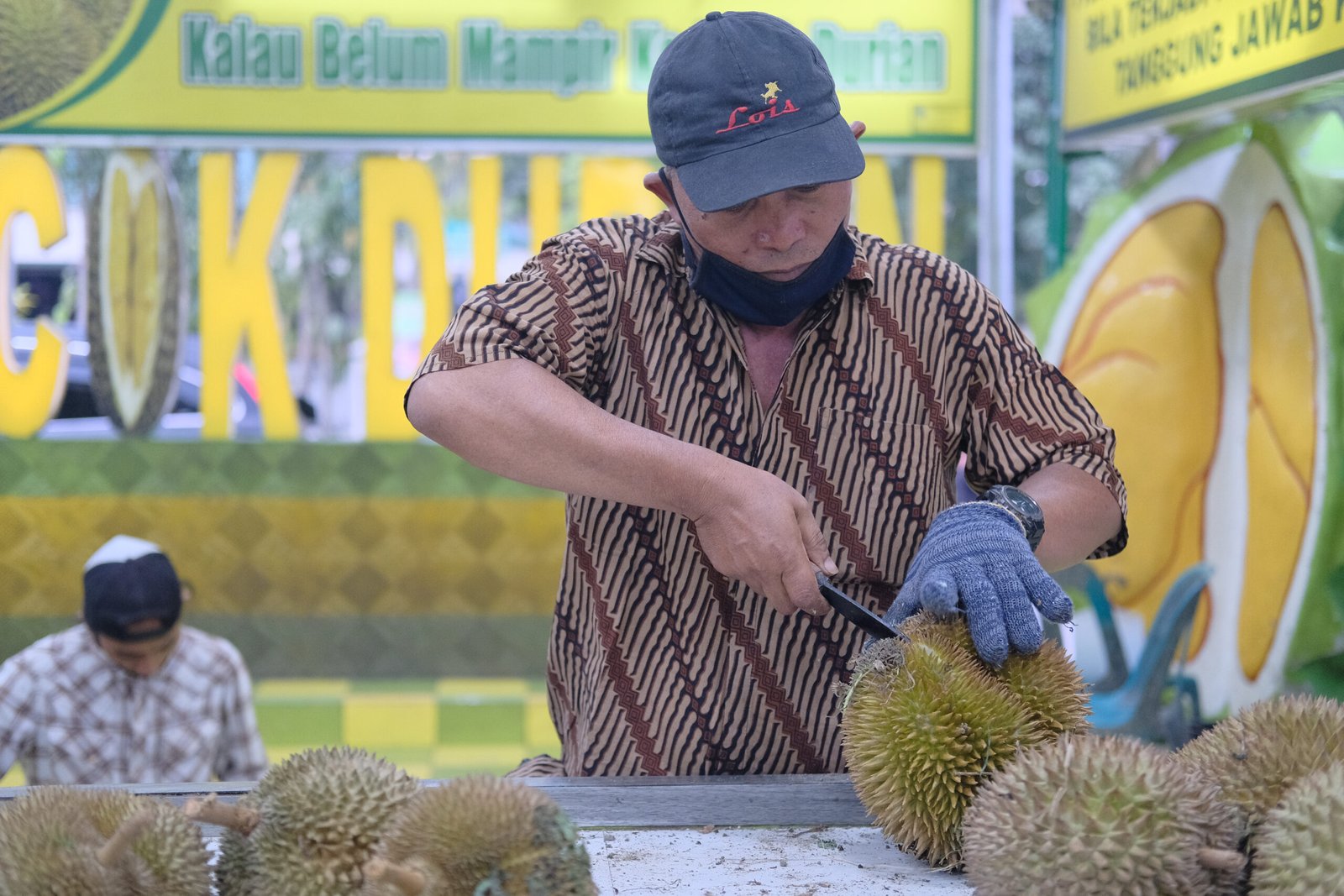 Medan,,March,2021:,A,Durian,Expert,Selects,Best,Durians,For